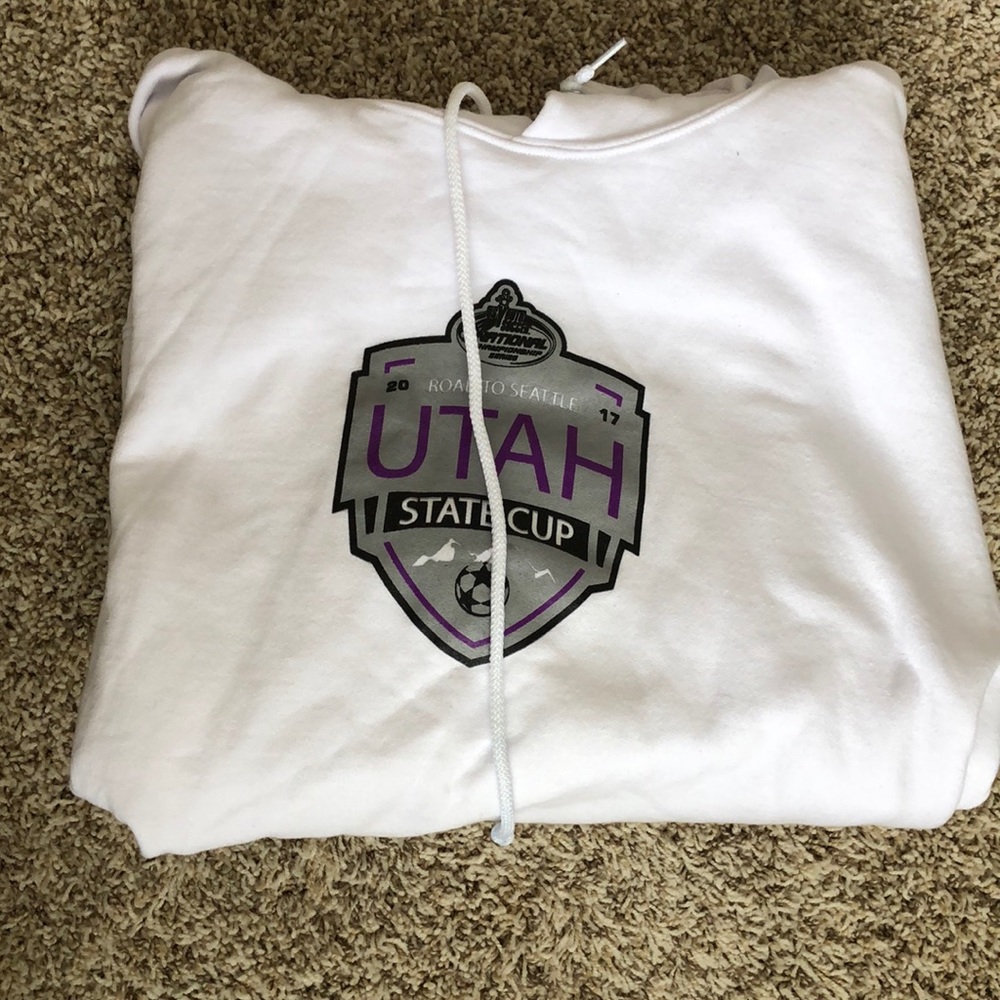 comfy white sweatshirt!!